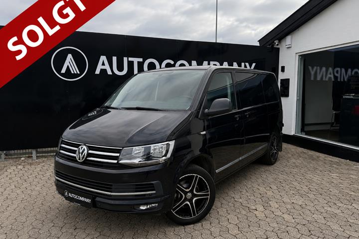 Sort VW Transporter fra 2017 set udefra