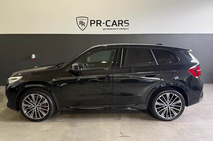 Sort BMW iX1 fra 2024