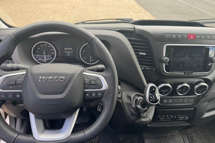 Hvid Iveco Daily fra 2025
