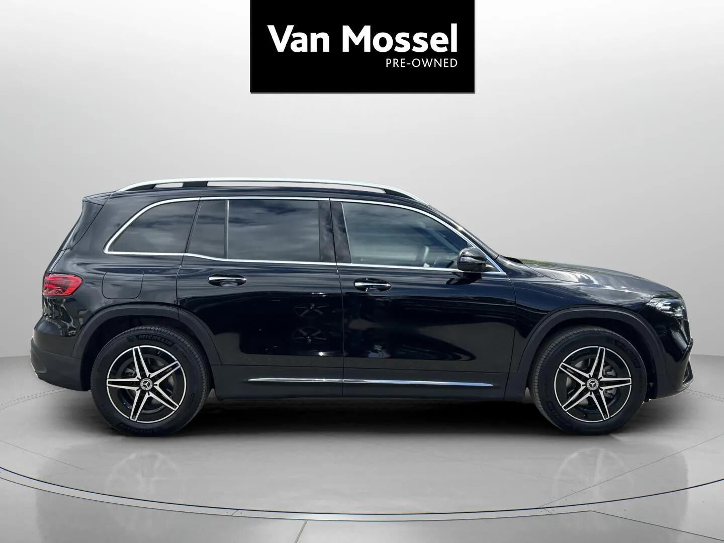 Sort Mercedes EQB250+ fra 2025