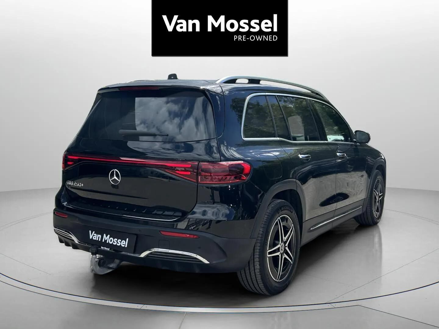 Sort Mercedes EQB250+ fra 2025