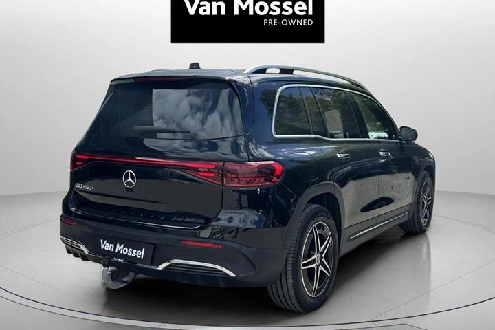 Sort Mercedes EQB250+ fra 2025