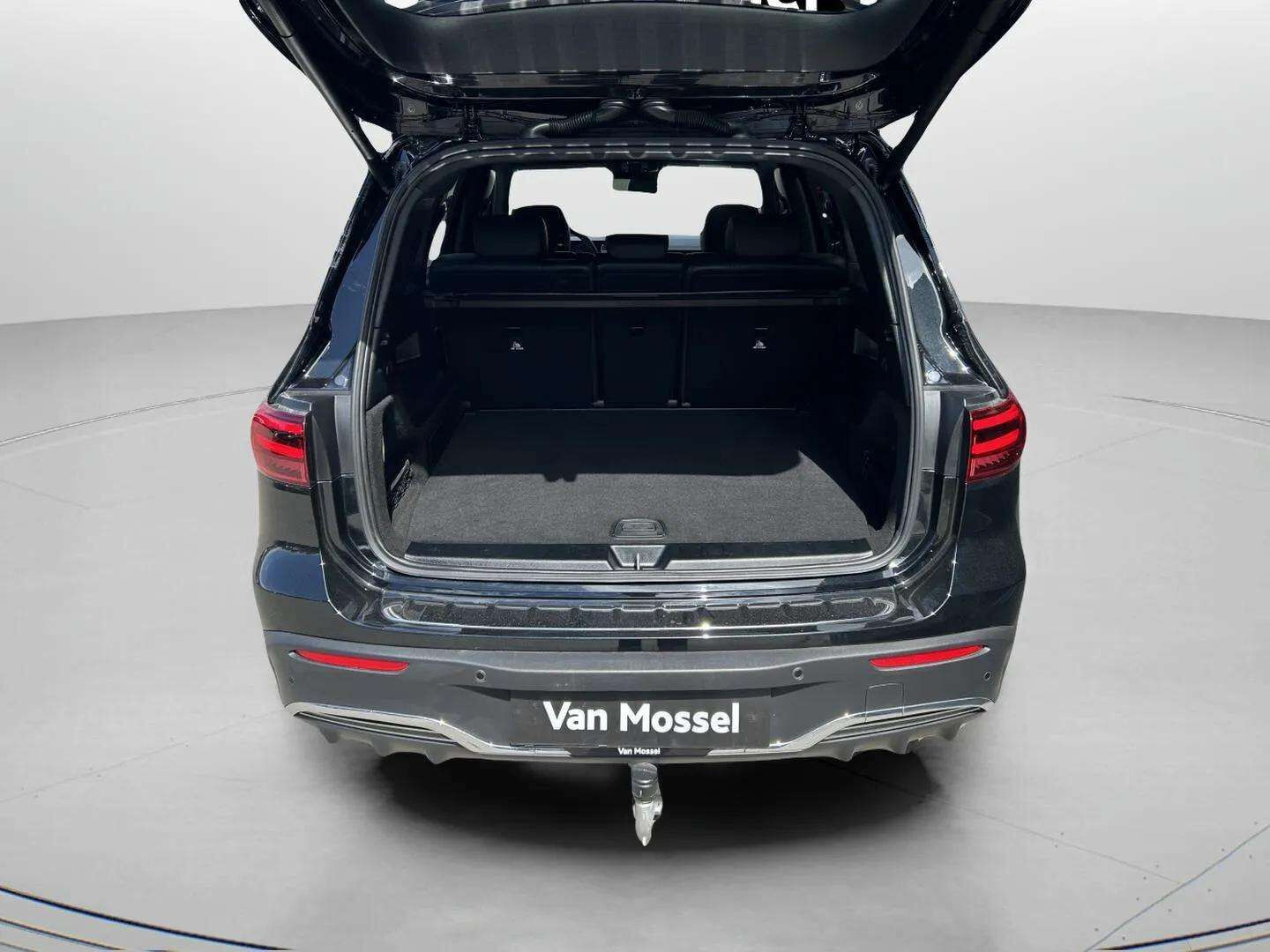 Sort Mercedes EQB250+ fra 2025