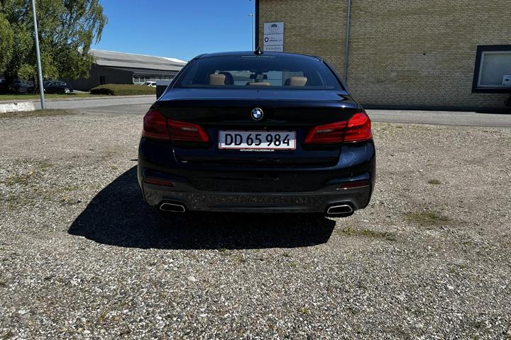Sort BMW 530e fra 2019