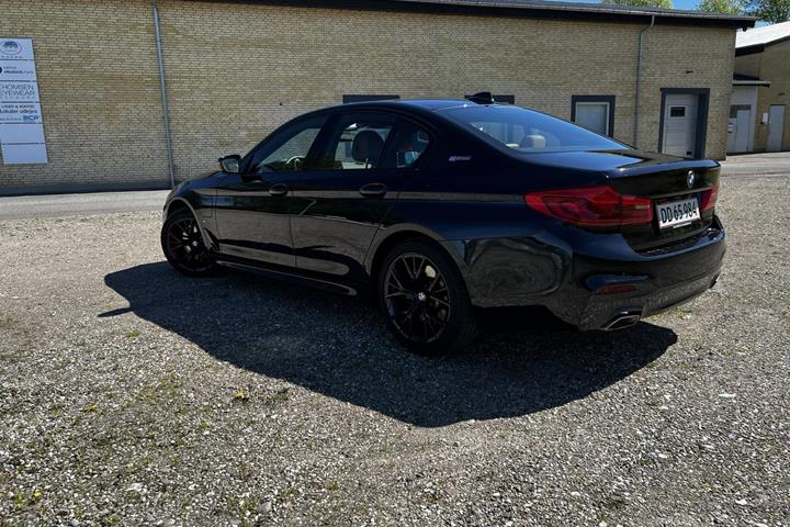 Sort BMW 530e fra 2019