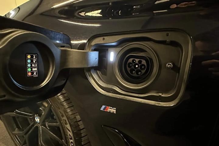 Sort BMW 530e fra 2019