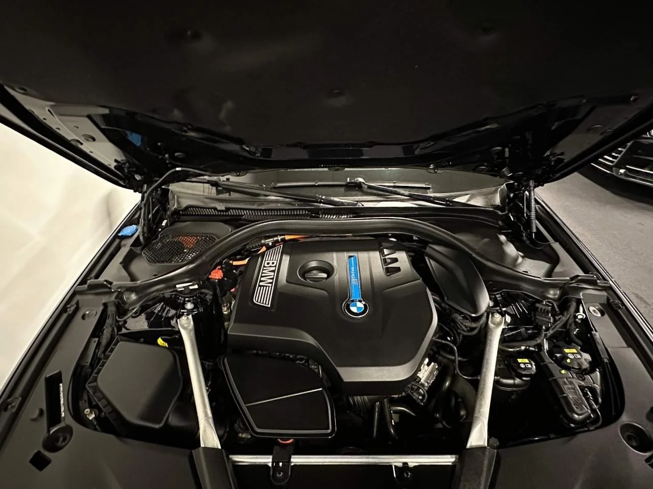 Sort BMW 530e fra 2019