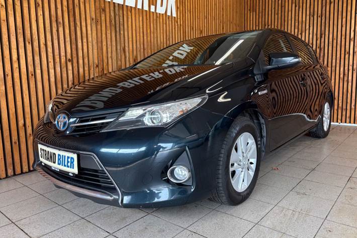 Blå Toyota Auris fra 2014