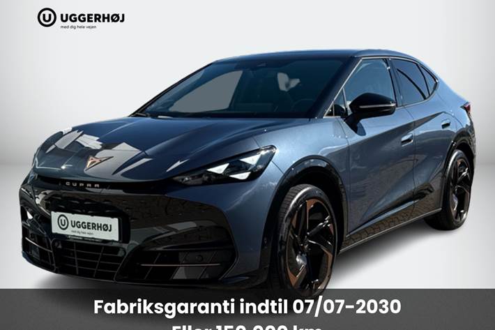 Blå Cupra Tavascan fra 2025 set udefra