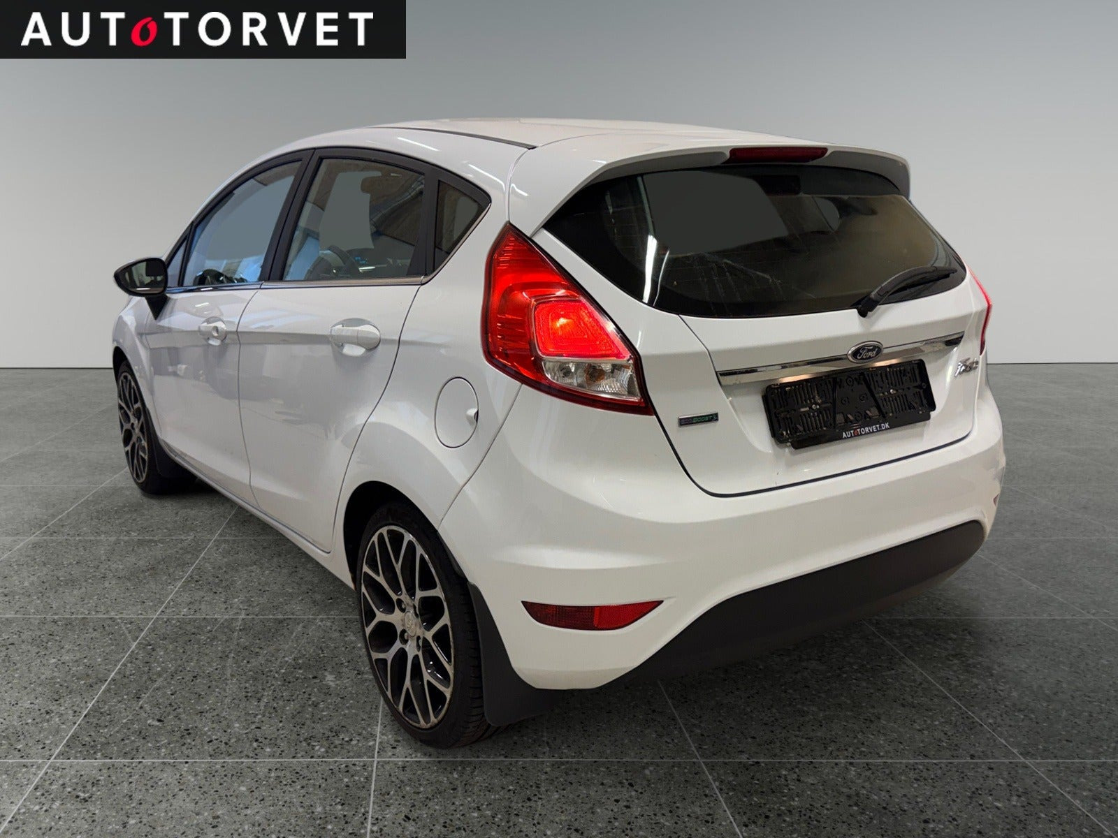 Hvid Ford Fiesta fra 2014