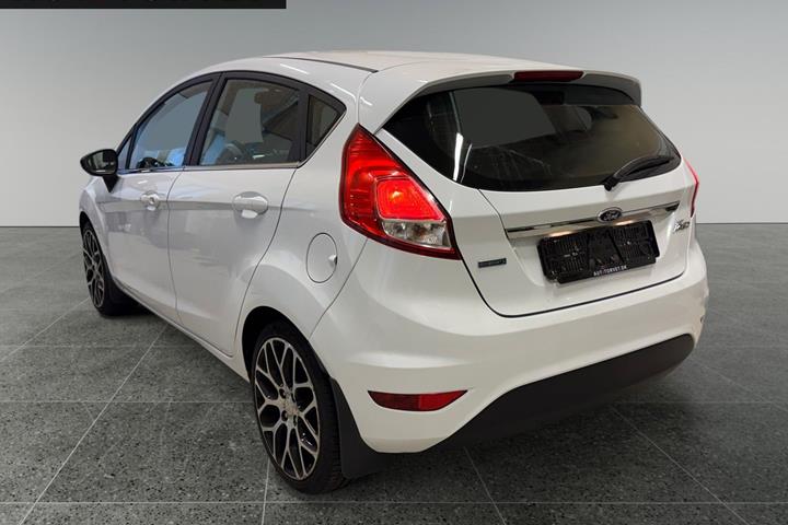Hvid Ford Fiesta fra 2014