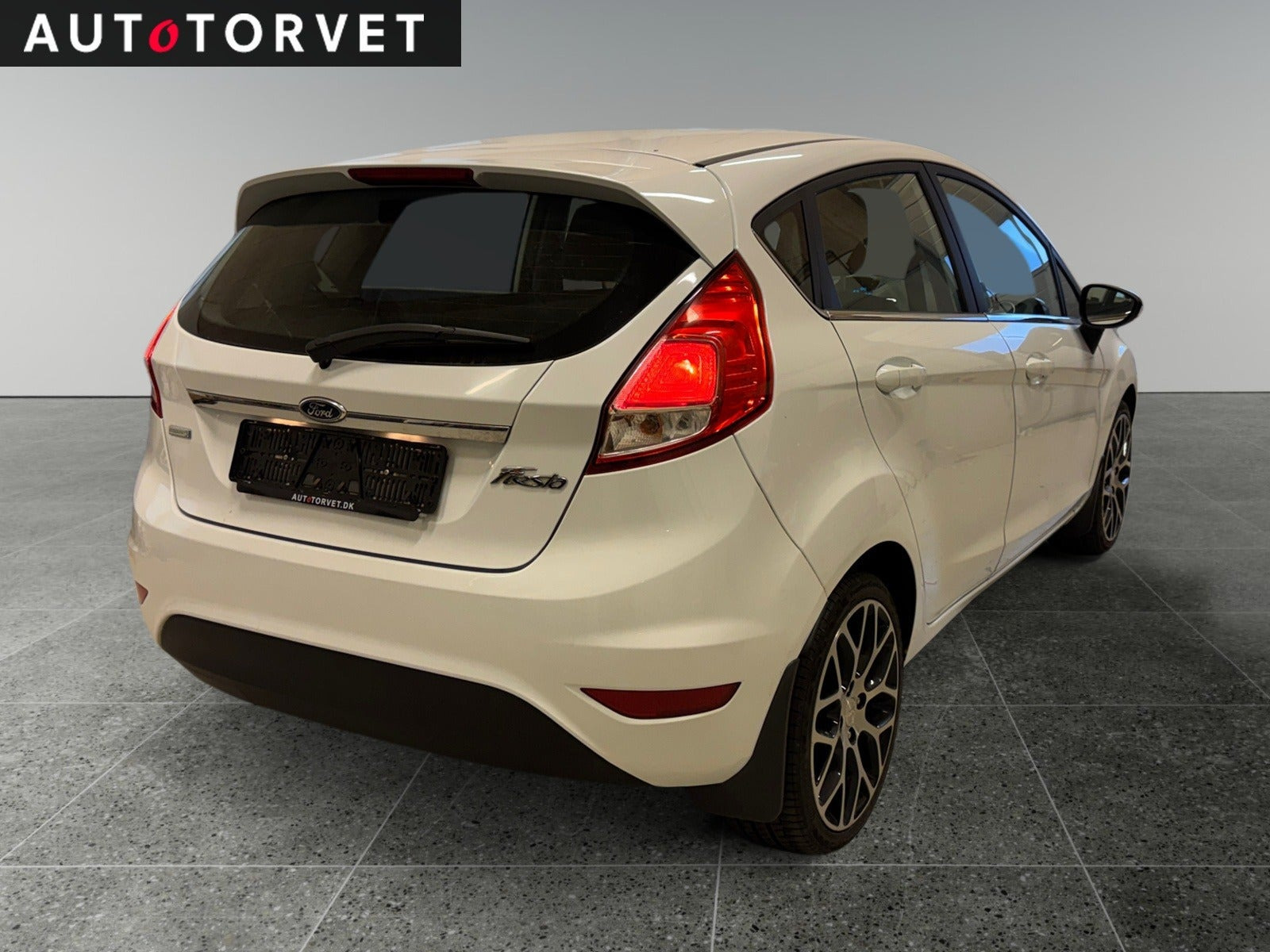 Hvid Ford Fiesta fra 2014