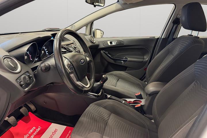 Hvid Ford Fiesta fra 2014