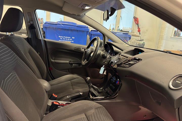 Hvid Ford Fiesta fra 2014