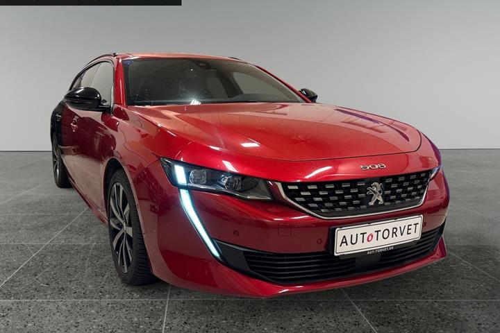 Rød Peugeot 508 fra 2020