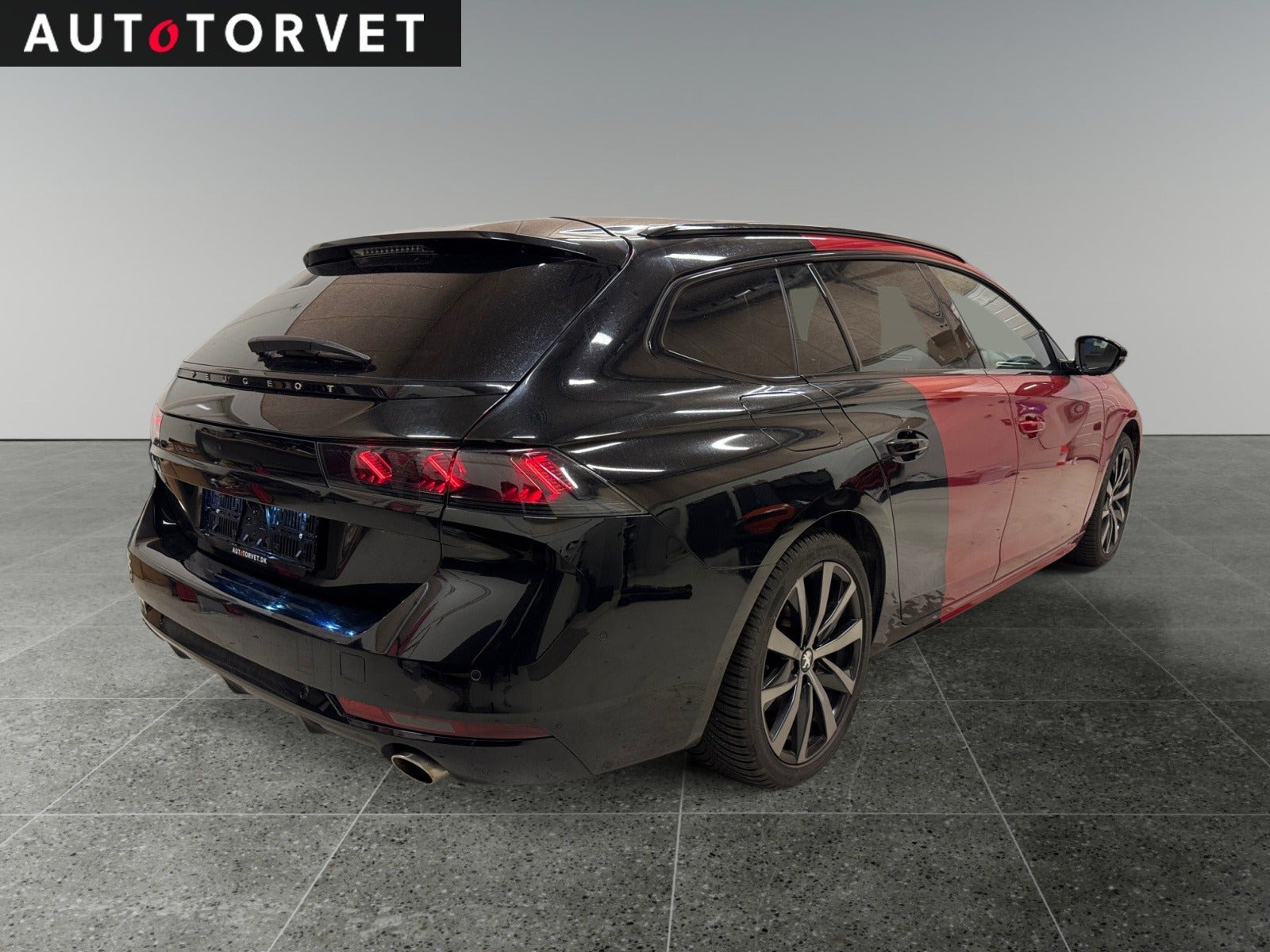 Rød Peugeot 508 fra 2020