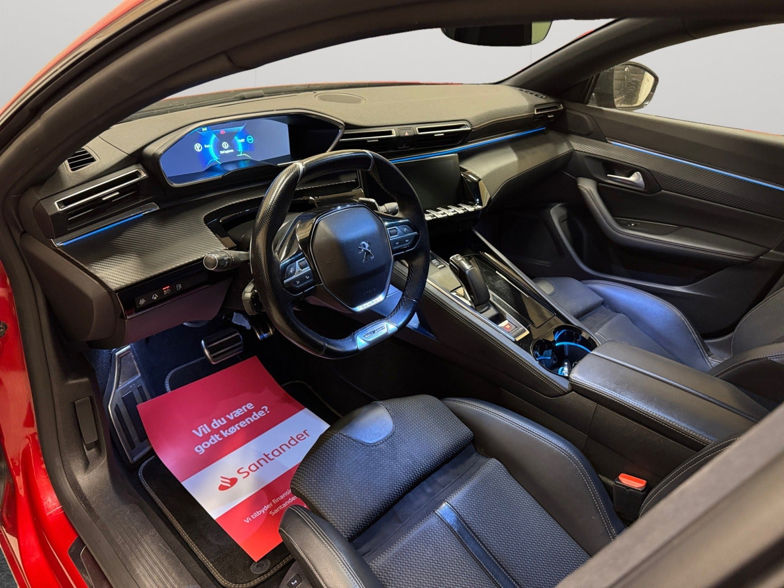 Rød Peugeot 508 fra 2020