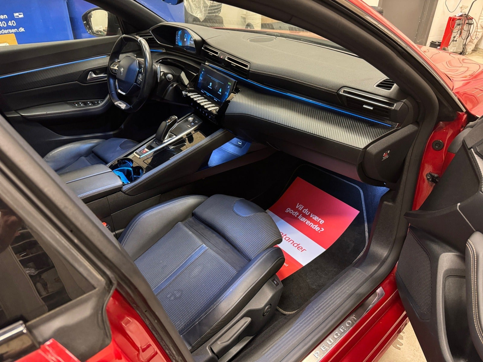 Rød Peugeot 508 fra 2020