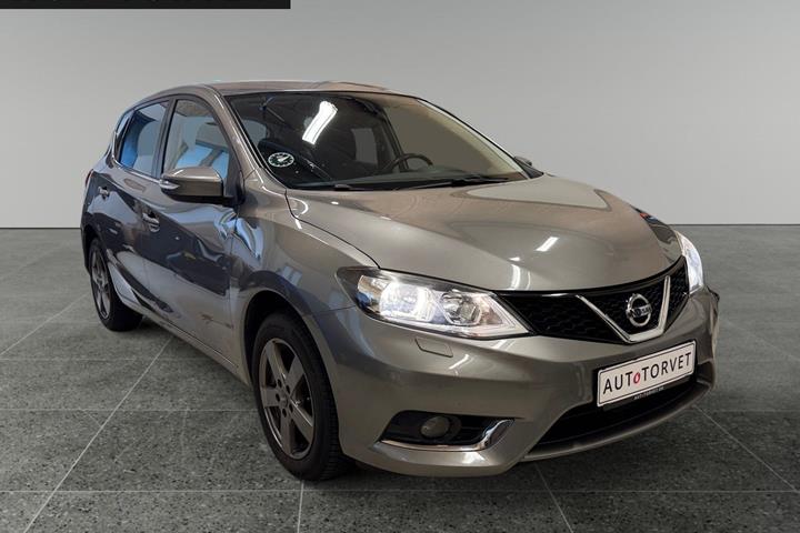 Sort Nissan Pulsar fra 2016 set udefra