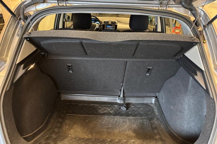Sort Nissan Pulsar fra 2016 set indefra