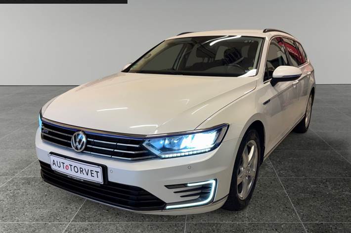 Hvid VW Passat fra 2018