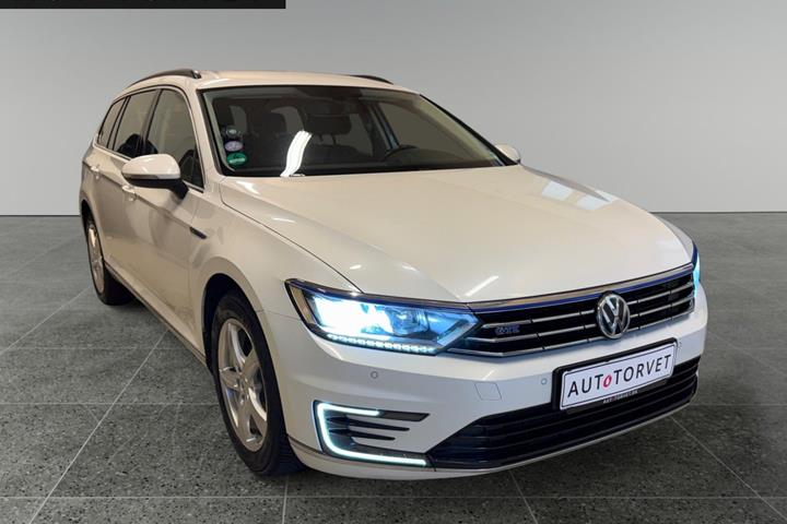 Hvid VW Passat fra 2018