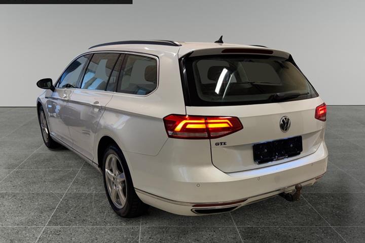 Hvid VW Passat fra 2018