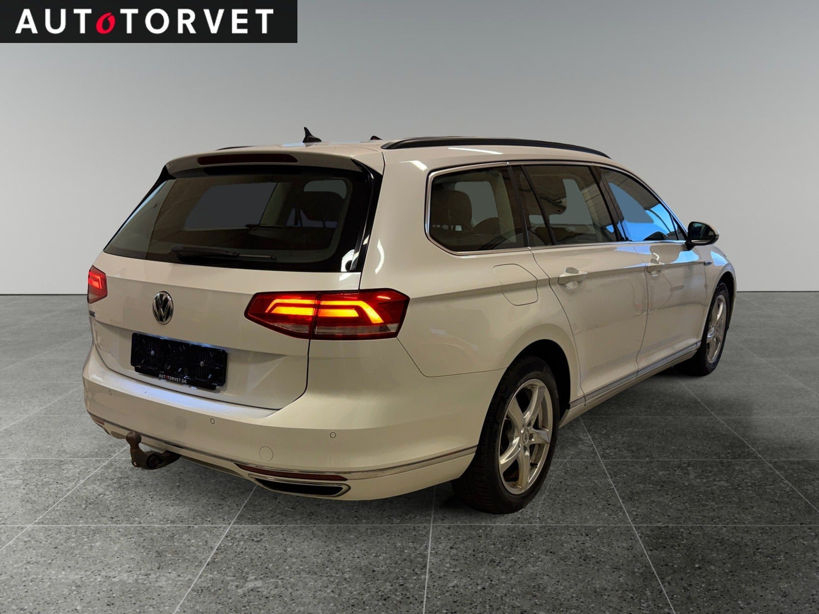 Hvid VW Passat fra 2018