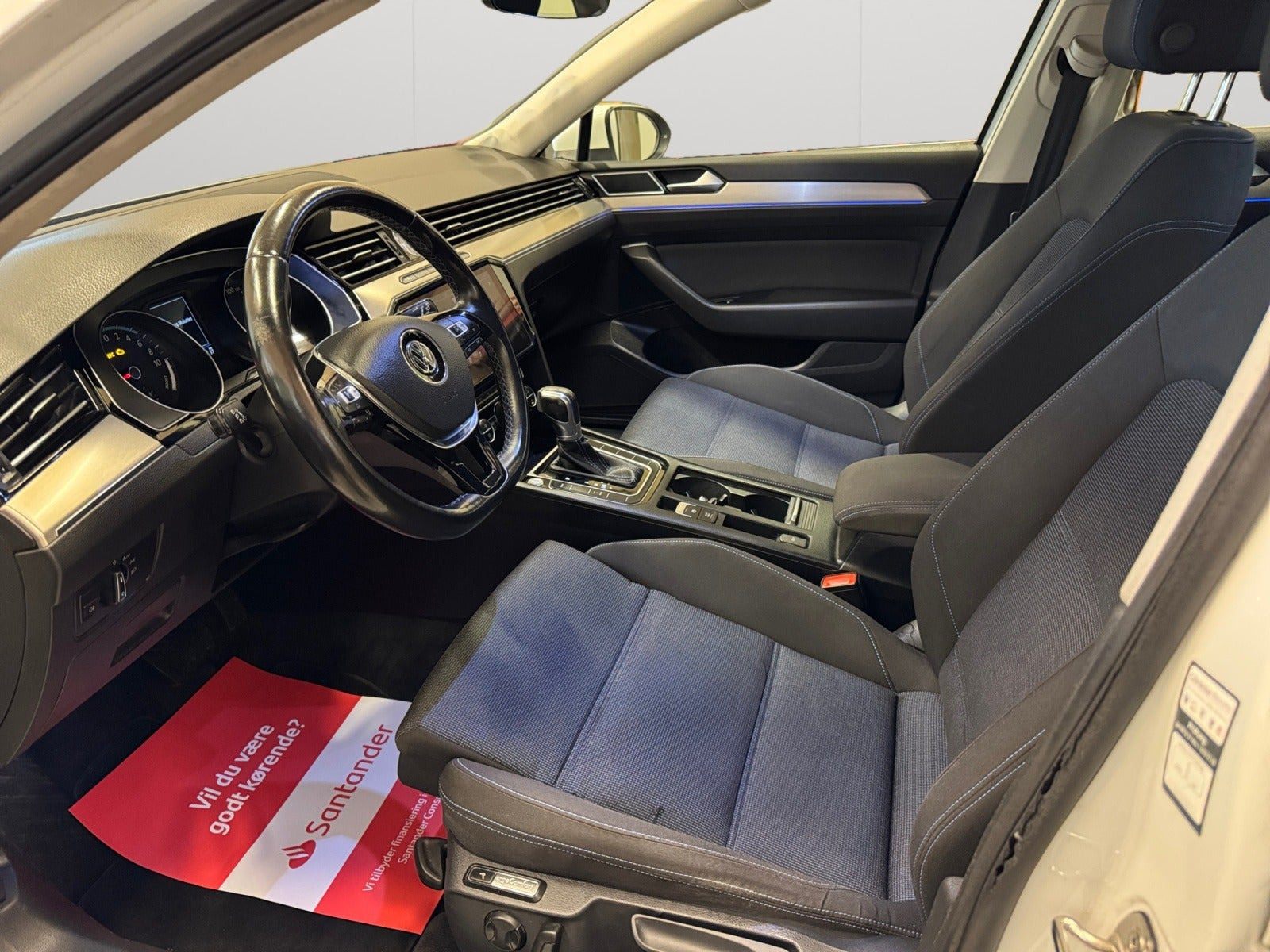 Hvid VW Passat fra 2018