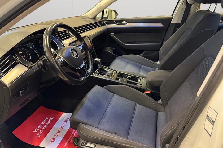 Hvid VW Passat fra 2018