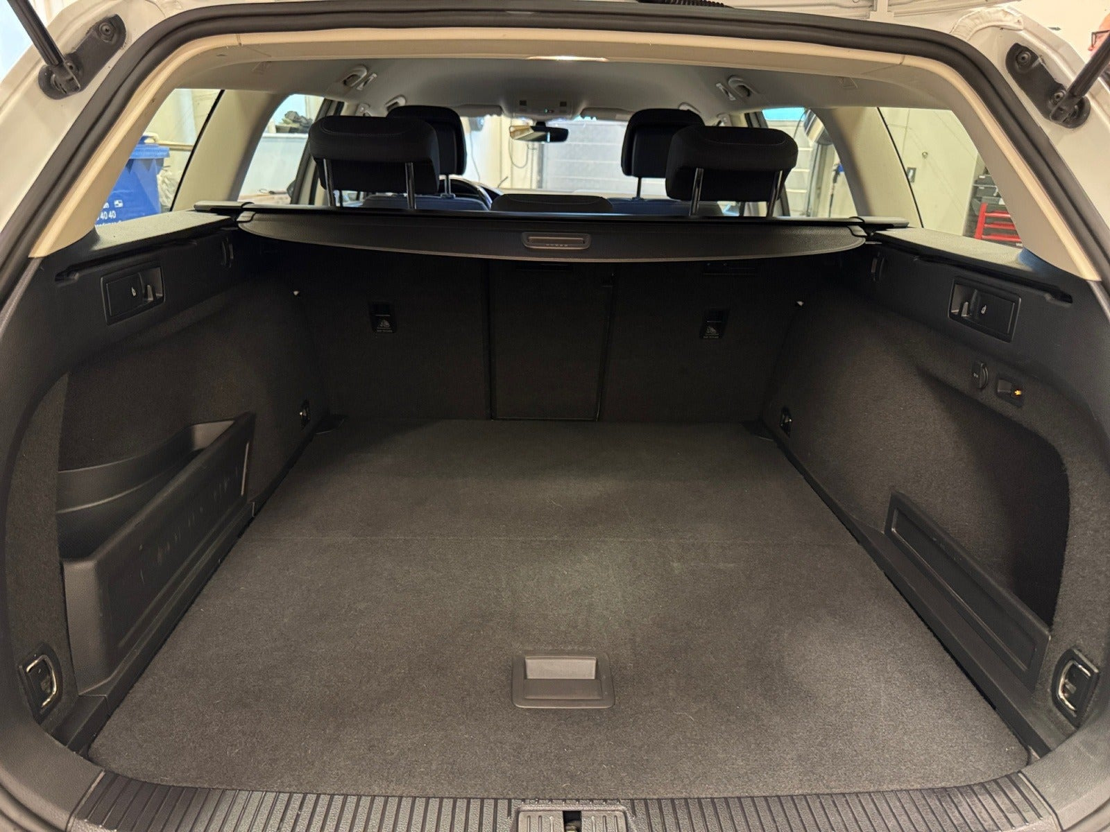Hvid VW Passat fra 2018