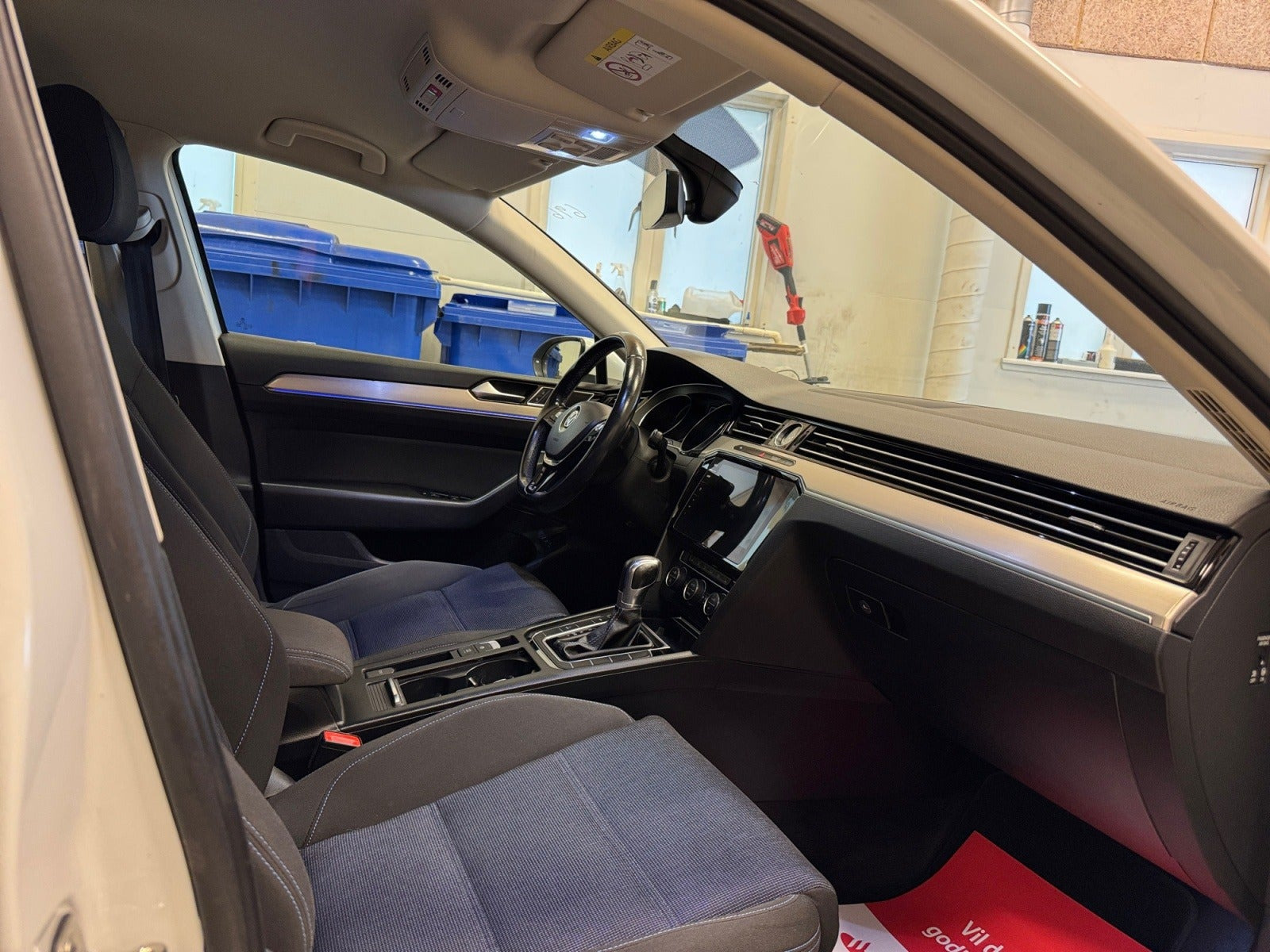 Hvid VW Passat fra 2018