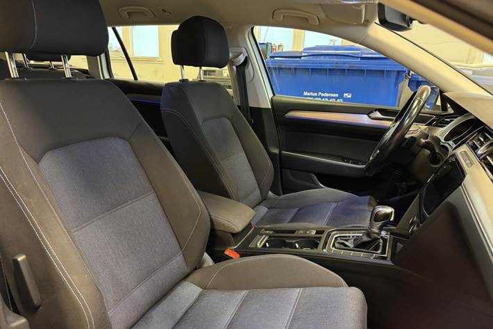 Hvid VW Passat fra 2018