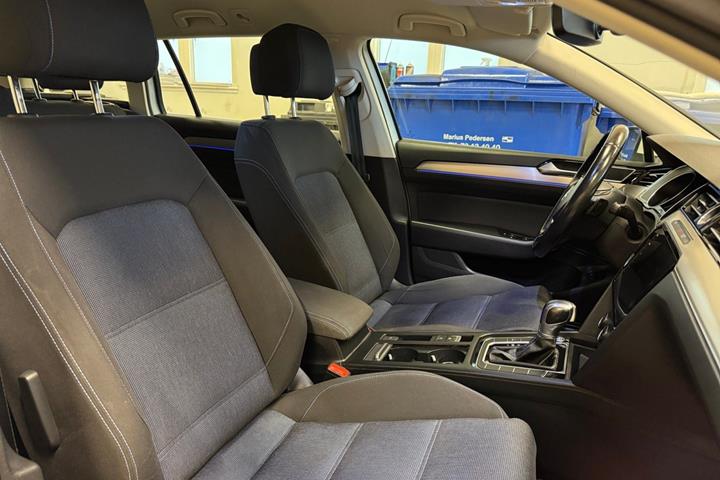 Hvid VW Passat fra 2018