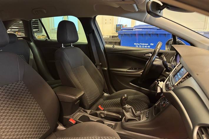 Sort Opel Astra fra 2019