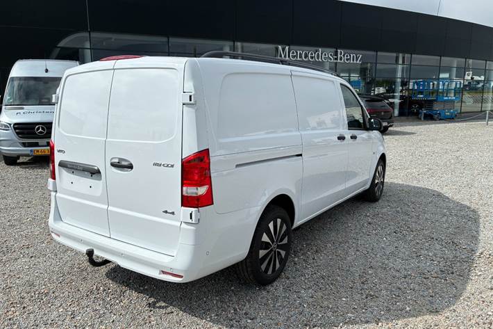 Hvid Mercedes Vito 119 fra 2026
