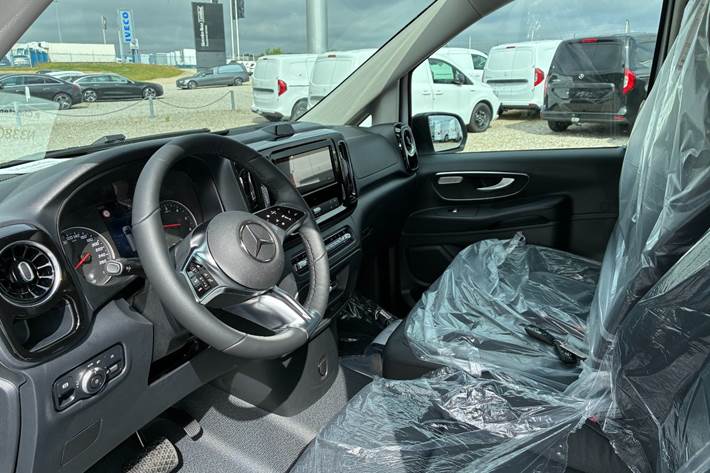 Hvid Mercedes Vito 119 fra 2026