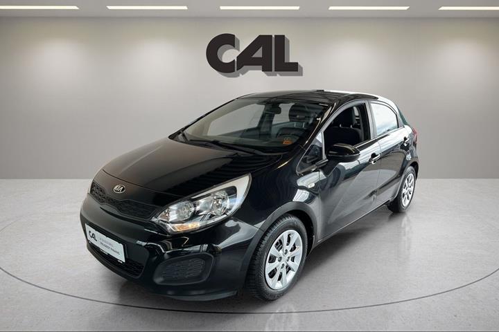 Sort Kia Rio fra 2015 set udefra