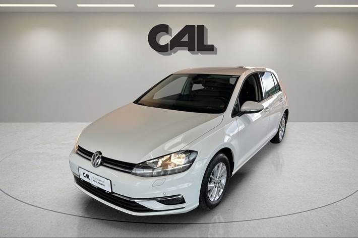 Hvid VW Golf VII fra 2017 set udefra