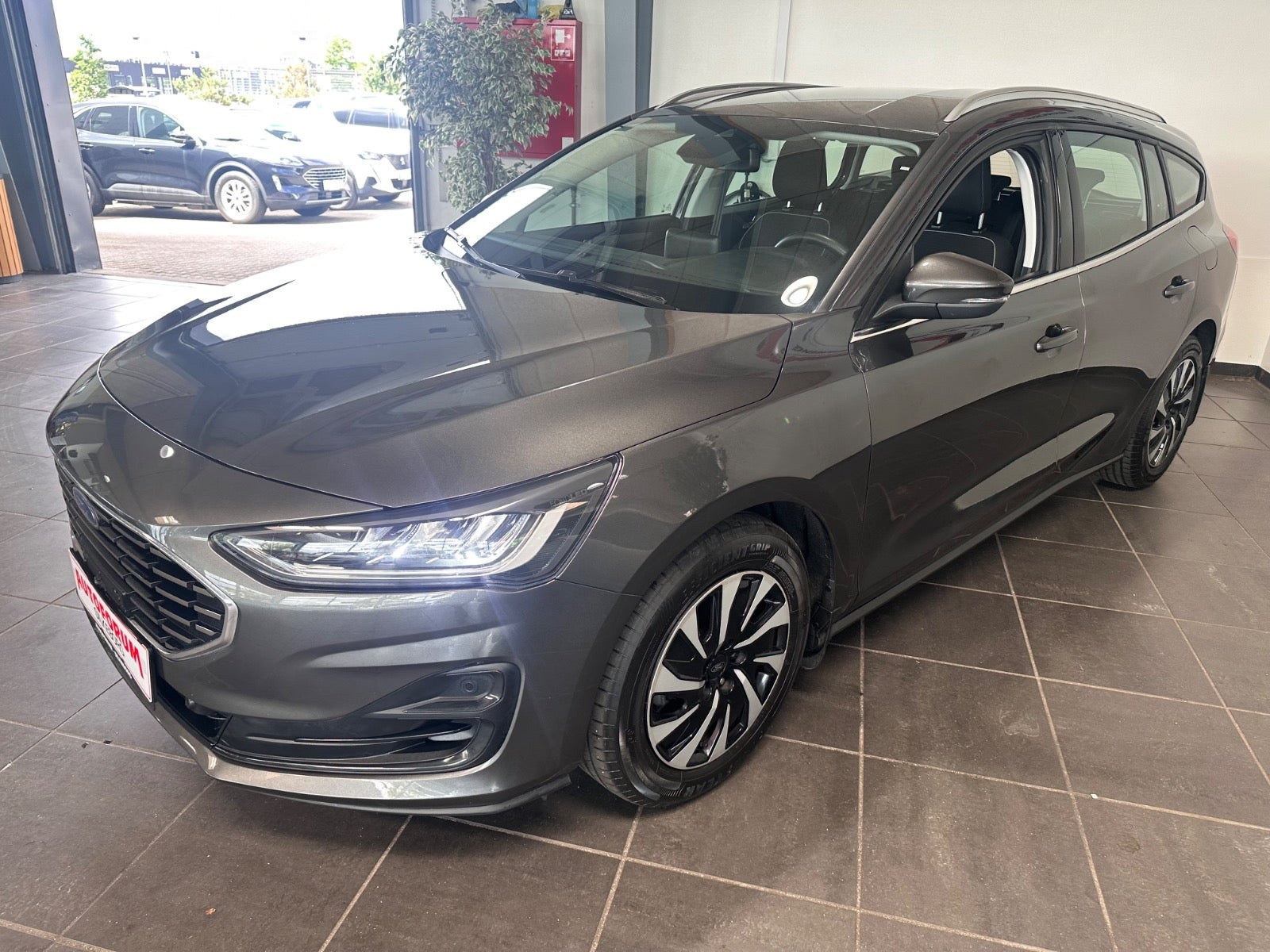 Grå Ford Focus fra 2023