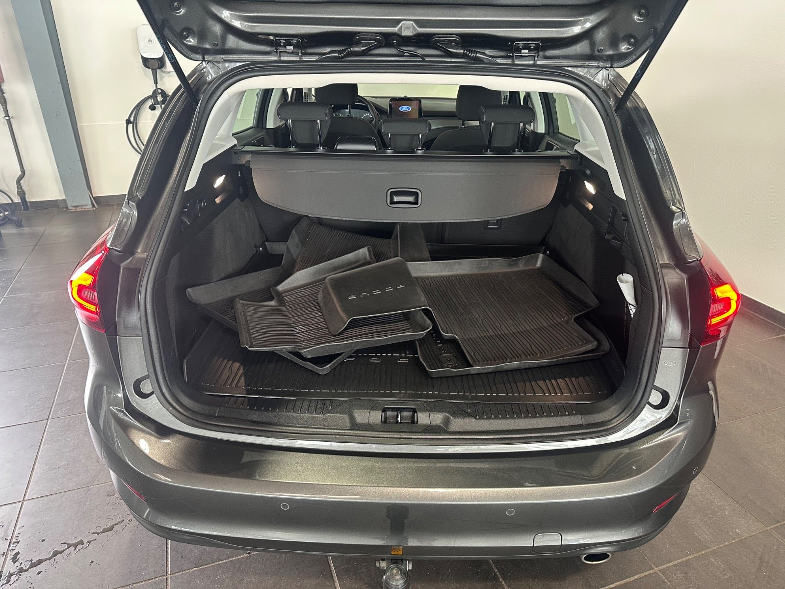 Grå Ford Focus fra 2023
