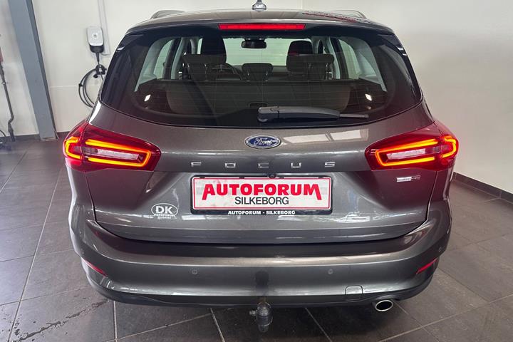 Grå Ford Focus fra 2023