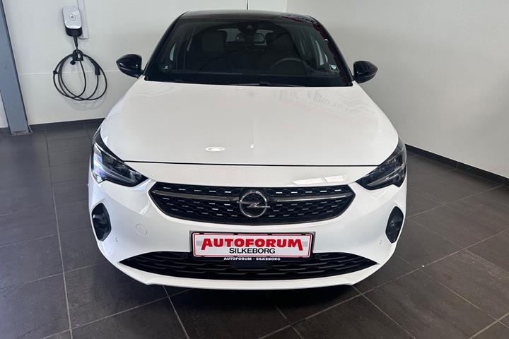 Hvid Opel Corsa fra 2023
