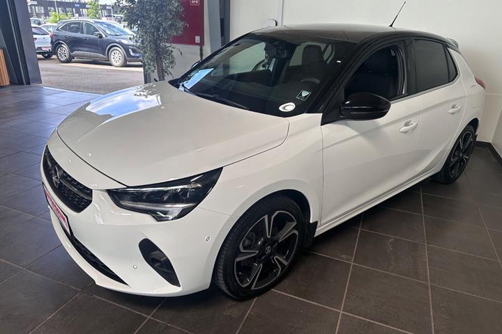 Hvid Opel Corsa fra 2023