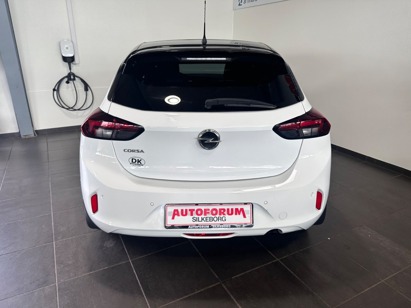 Hvid Opel Corsa fra 2023