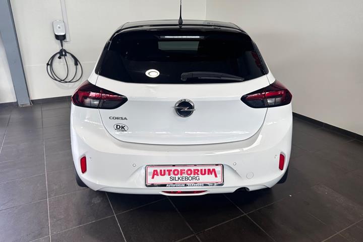 Hvid Opel Corsa fra 2023