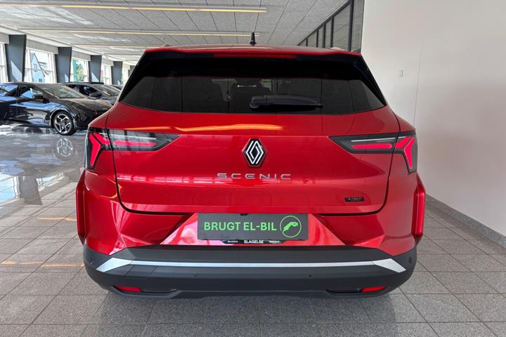 Rød Renault Scenic E-Tech fra 2024 set udefra
