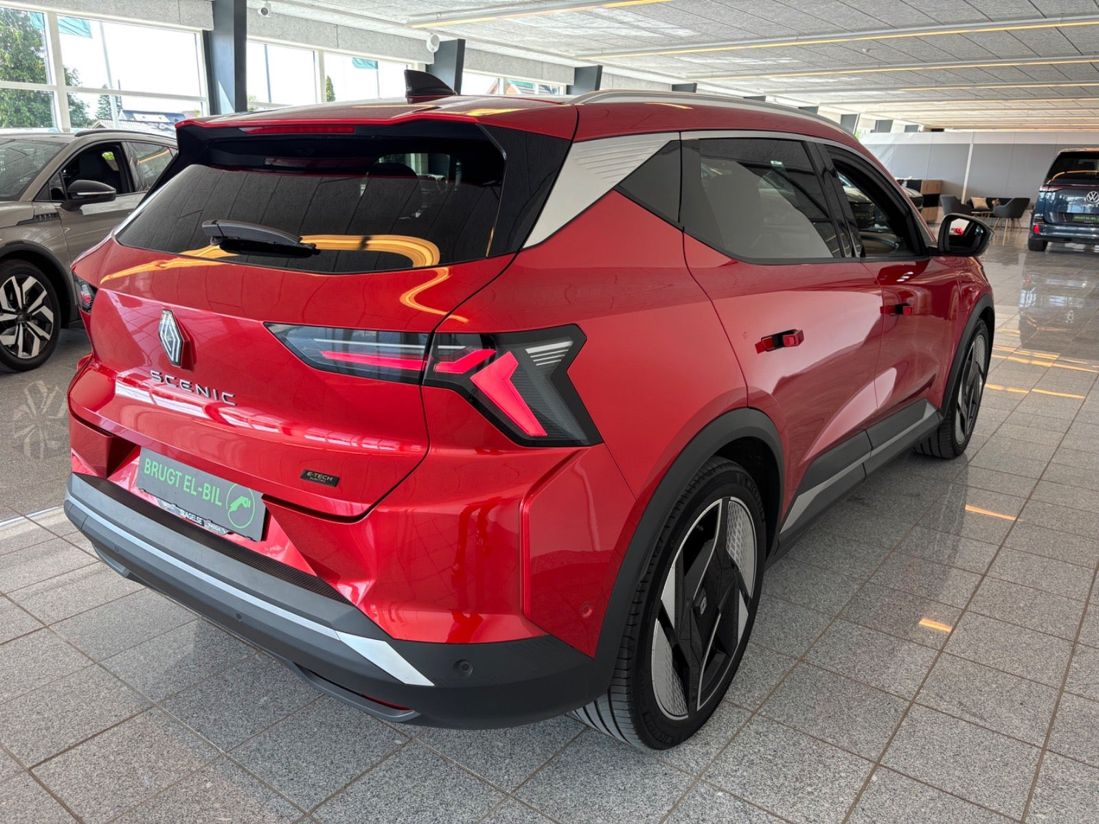 Rød Renault Scenic E-Tech fra 2024