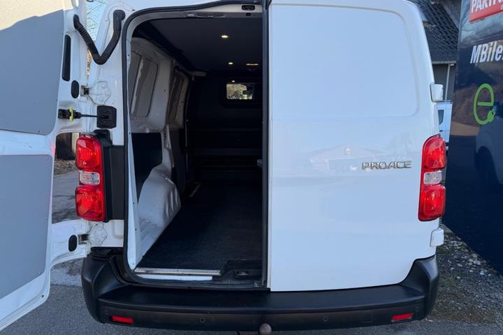 Hvid Toyota ProAce fra 2020