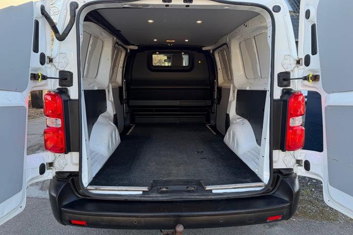 Hvid Toyota ProAce fra 2020